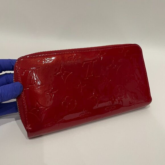 Louis Vuitton Red Vernis Zip Around Long Wallet Sku#85954 (Gently Used, rubbing) - Picture 13 of 13